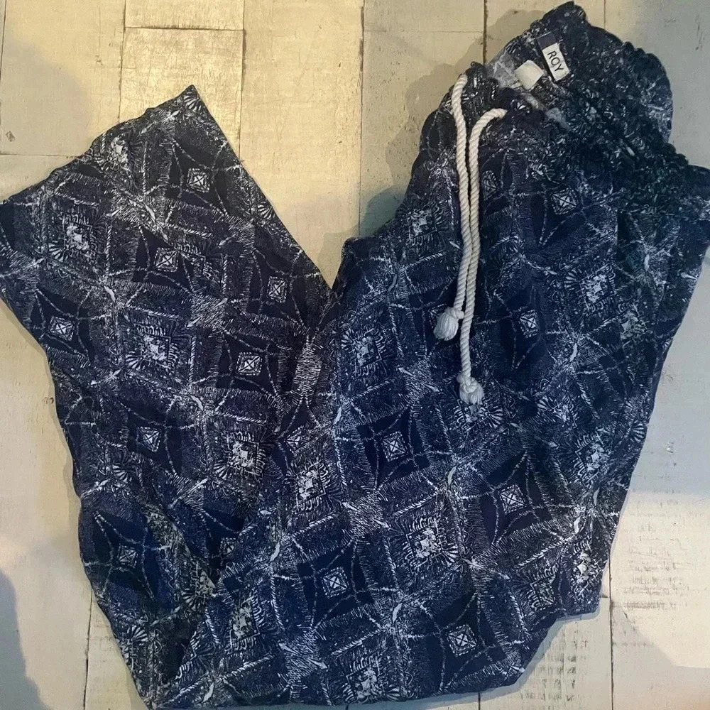 Roxy crop pants- size large